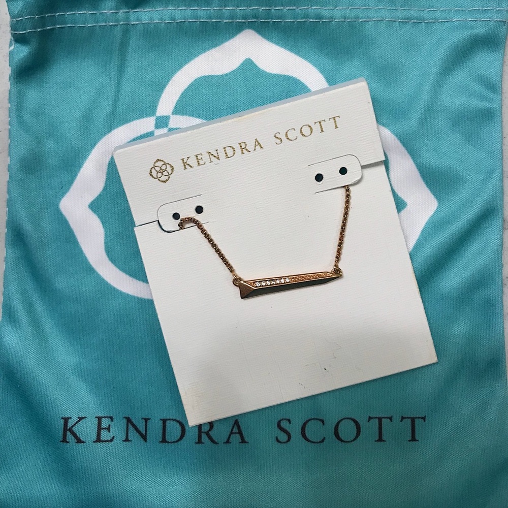🔴SOLD🔴 Kendra Scott Elliot necklace in rose gold